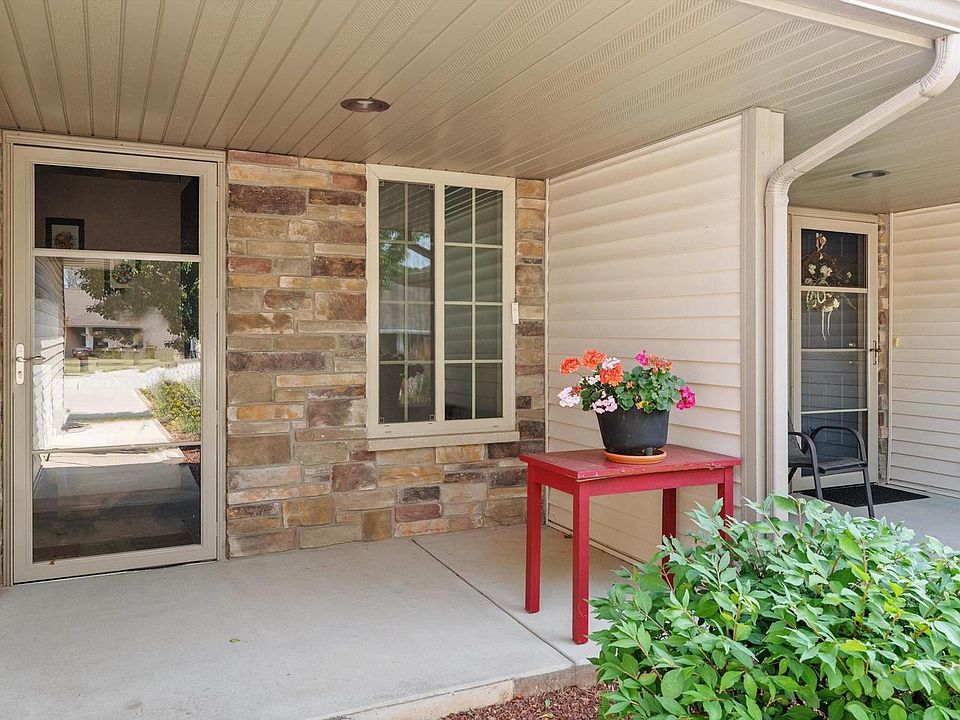 1st image of 539 Mapleleaf COURT
