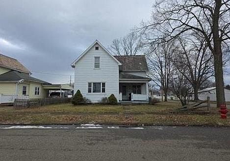 1st image of 400 E 7th St