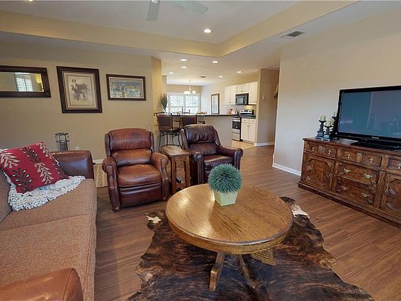 4th image of 2645 Woodcrest Dr