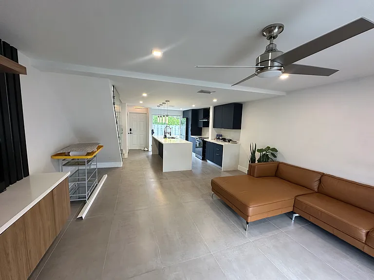 2721 NE 15th St #2721 — Photo 5