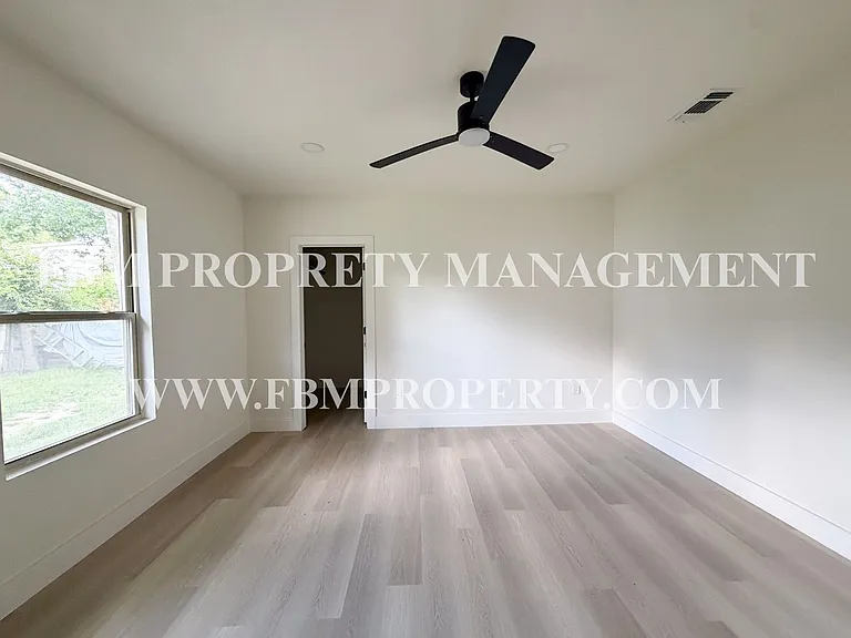 1017 S 8th St — Photo 13
