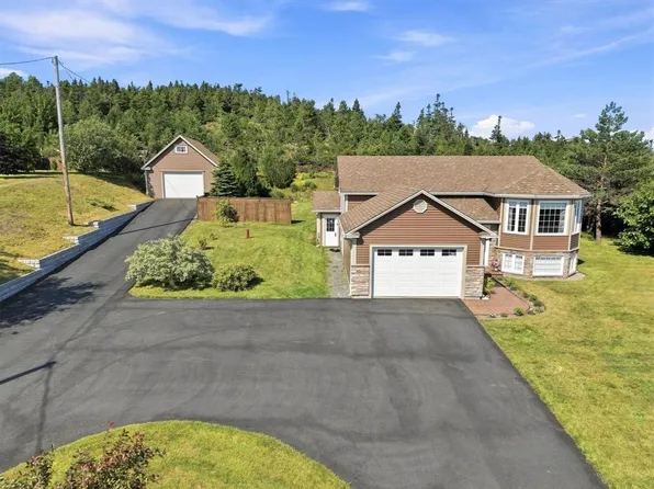216 Topsail Pond Road, Paradise, NL A1L2G5
