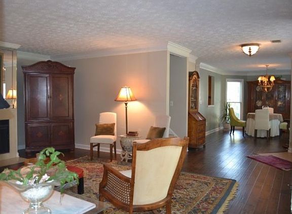 5th image of 1020 Essex Ct