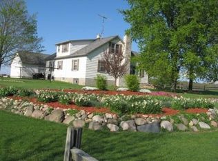 N8395 River Valley Rd, Ixonia, WI 53036