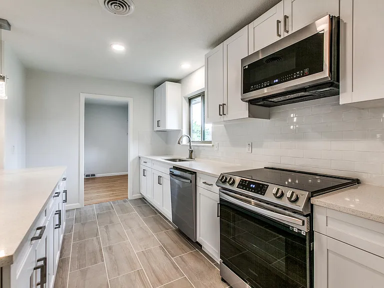 3517 Woodleigh Dr — Photo 8