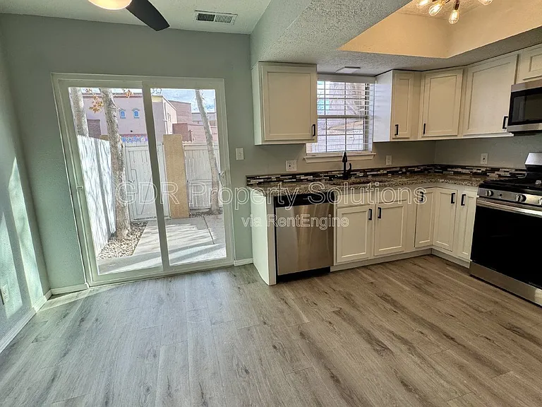 700 Fruit Ave NW — Photo 7