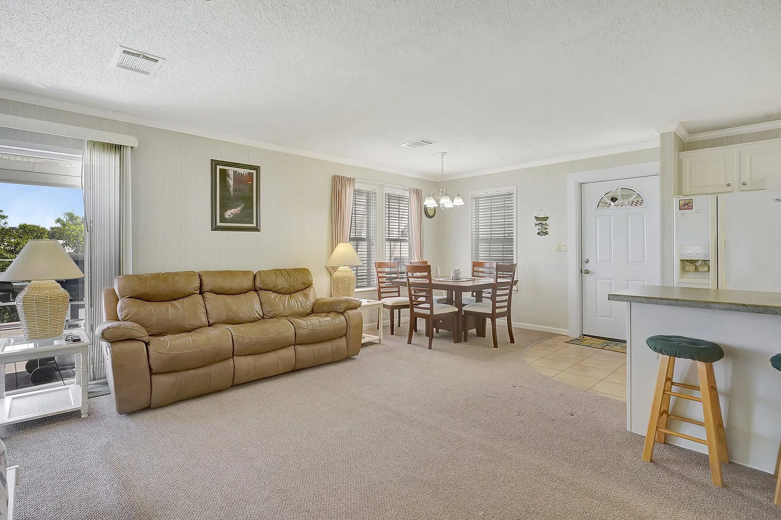 2 bed, 2.0 bath, 861 sqft, $4,020 — Photo 2