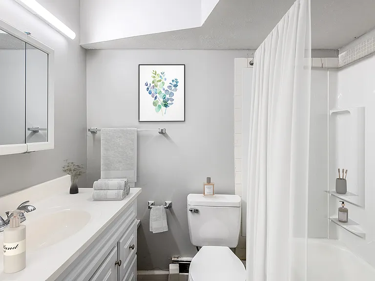 Alphada Place Apartments — Photo 6