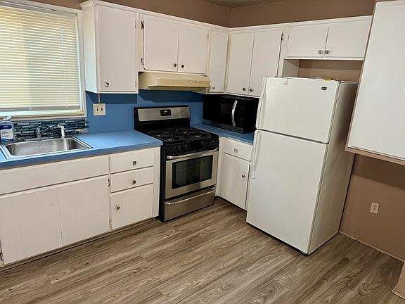 5th image of 1234 Sharon St