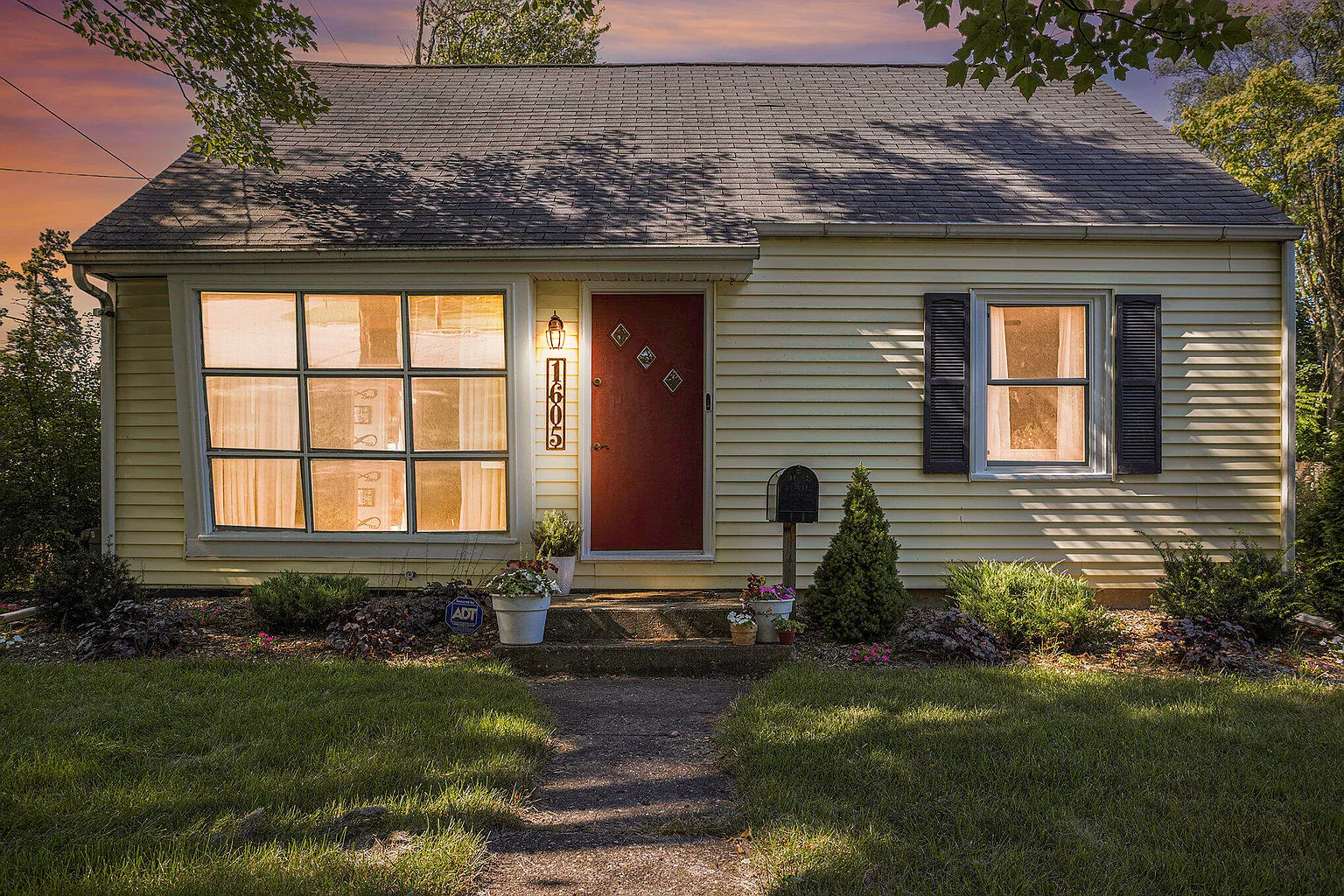 1605 Homecrest Ave photo 1