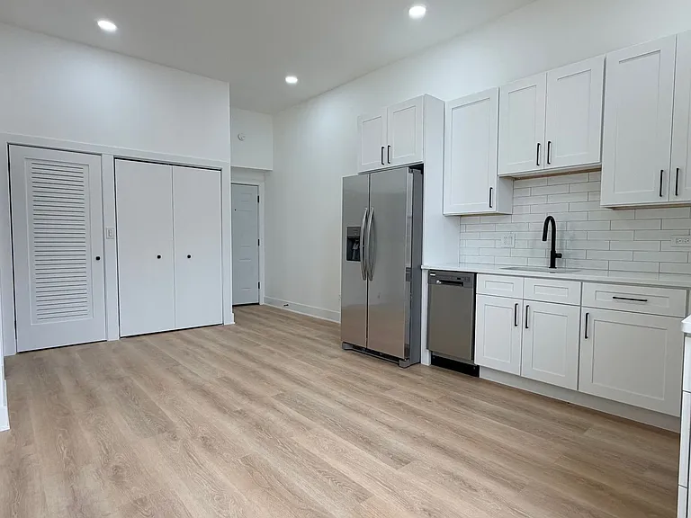 2408 S Blue Island Ave — Photo 3