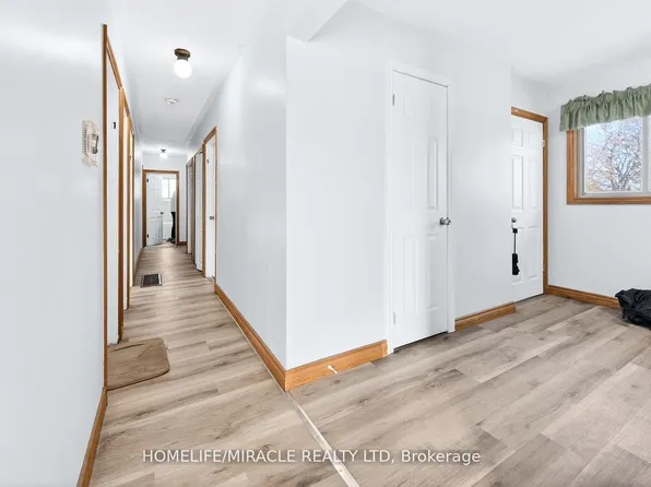 100 W 3rd St, Hamilton, ON L9C 3K5