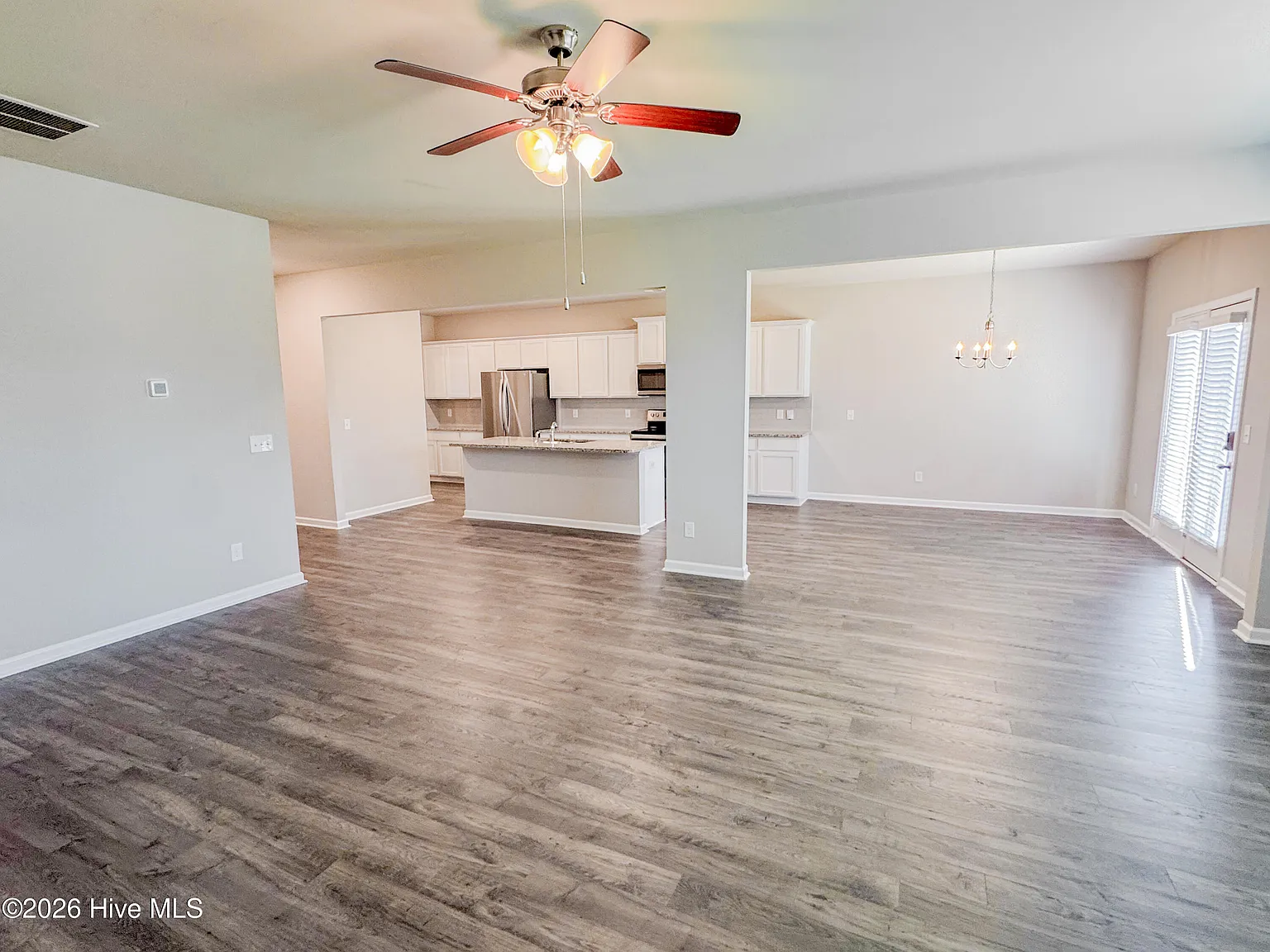 5 bed, 3.0 bath, 3209 sqft, $2,350 — Photo 2