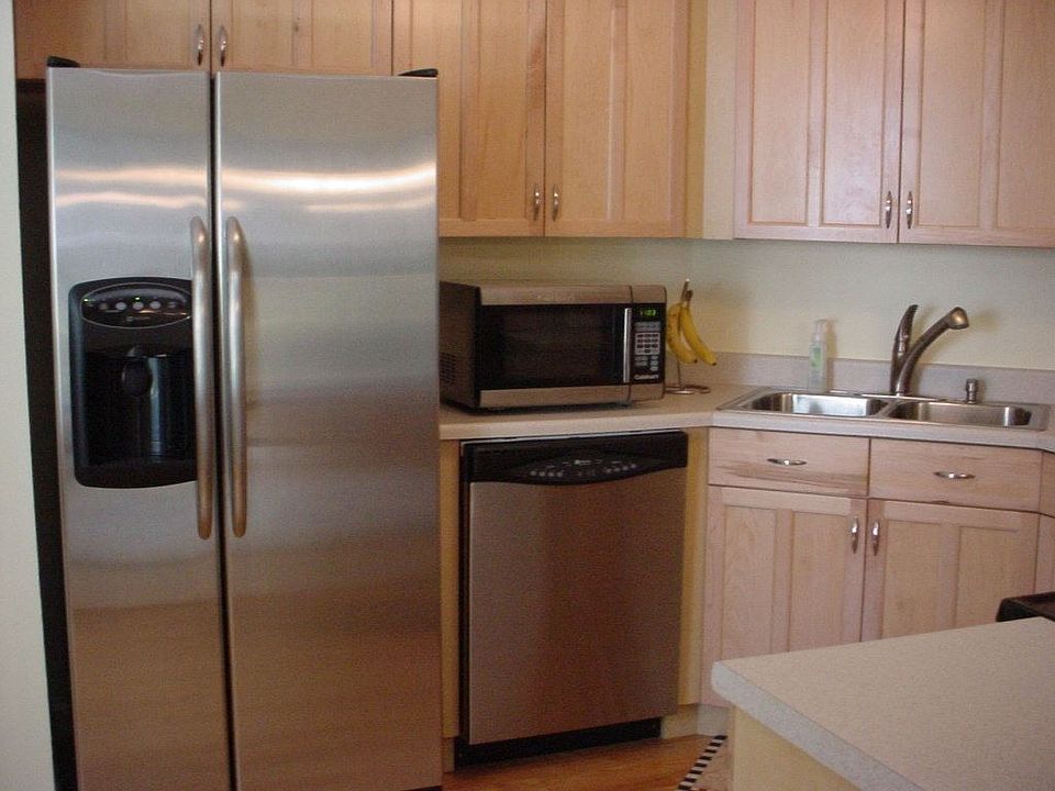 1st image of 948 Colony Lake Dr