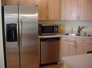 948 Colony Lake Dr, Schaumburg, IL 60194