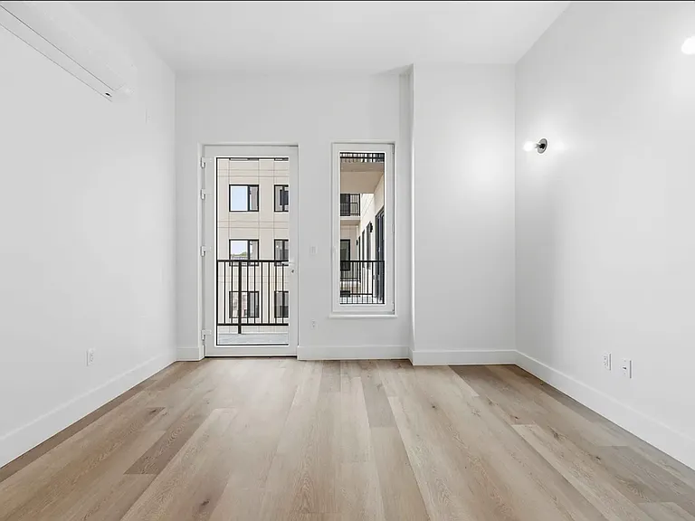 89-25 162nd St #402 — Photo 7