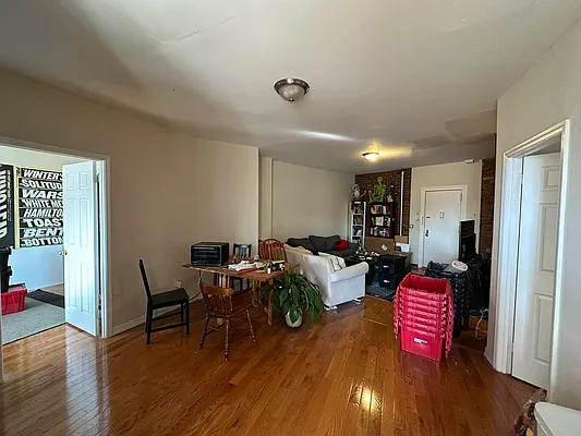 Rented by Premier Metro Realty Corp | media 8