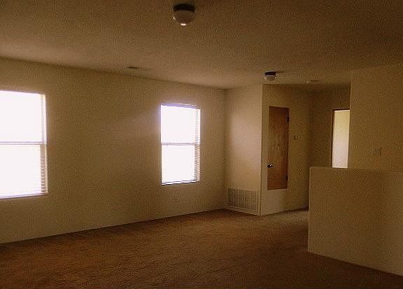 3rd image of 6601 Glenturret Way NE