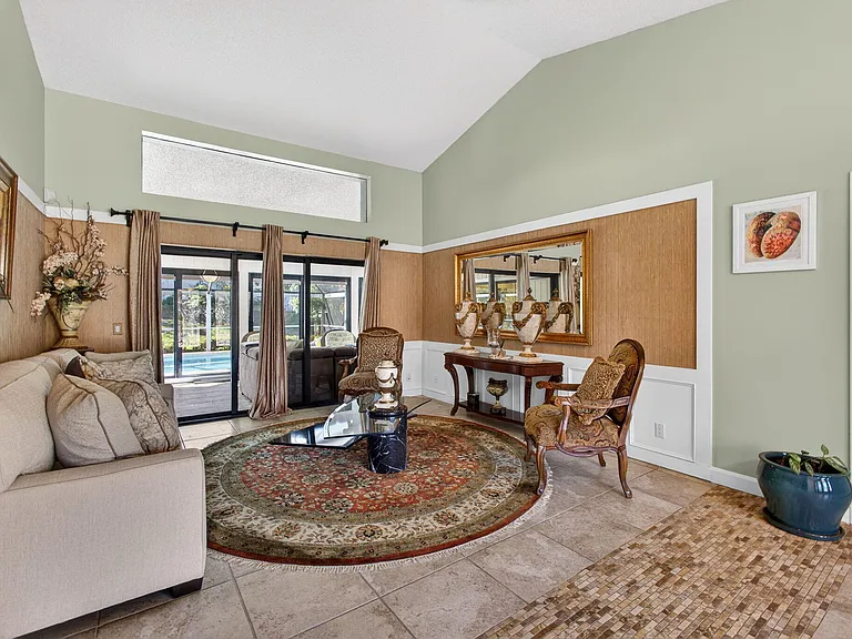 168 Thornton Dr — Photo 8