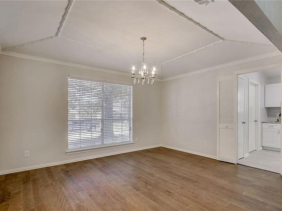 5th image of 1933 Kentwood Ln