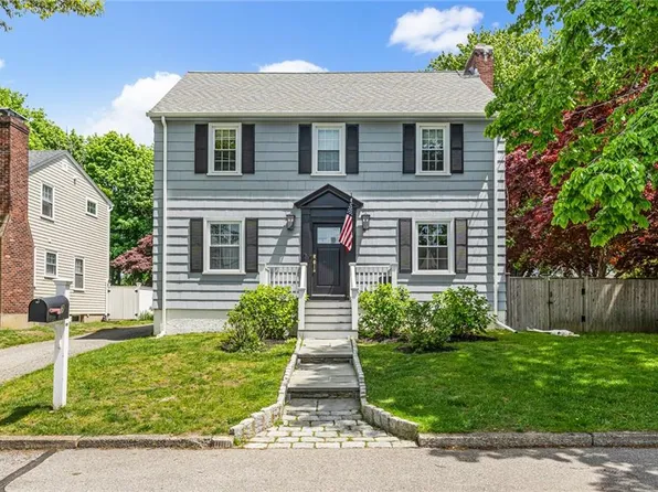7 Florence Ave, Newport, RI 02840