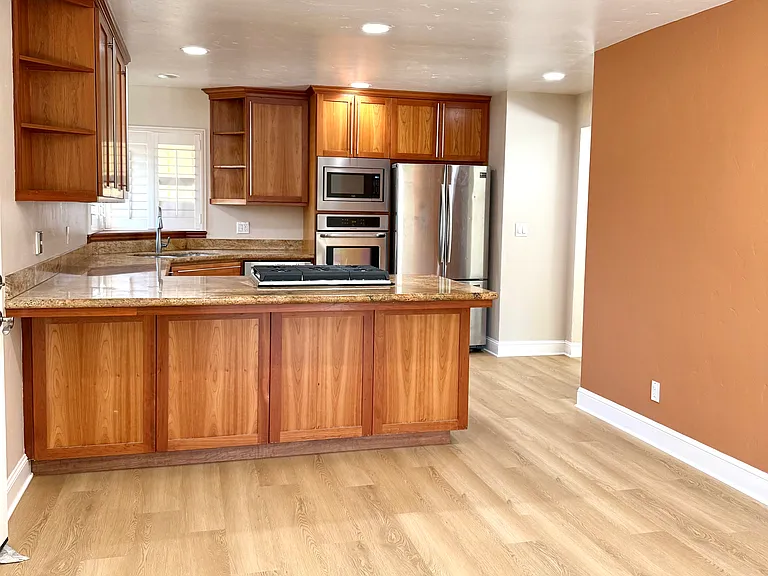 1261 San Fernando Dr — Photo 2