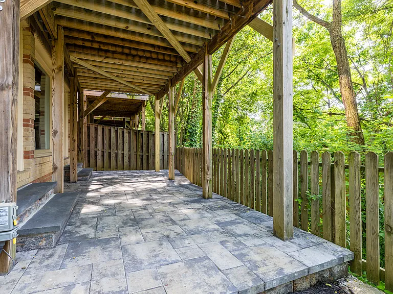 1332 N Oak St — Photo 30