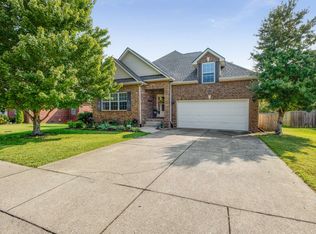 1242 Chapmans Retreat Dr, Spring Hill, TN 37174