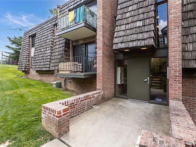 533 Forest Green Dr — Photo 1