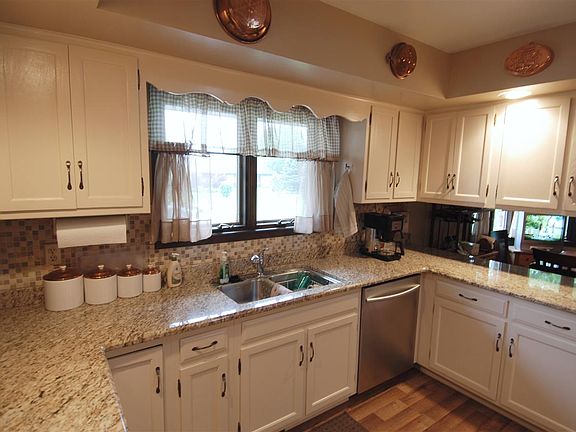 3rd image of 6162 Deepwood Dr