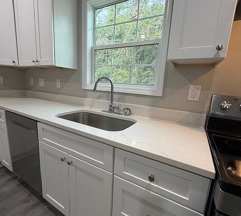 5th image of 412 E Donaldson Ave
