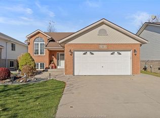 6 Brush Cres, Amherstburg, ON N9V 3Y4
