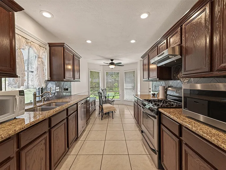 8203 Paddington Place Dr — Photo 13