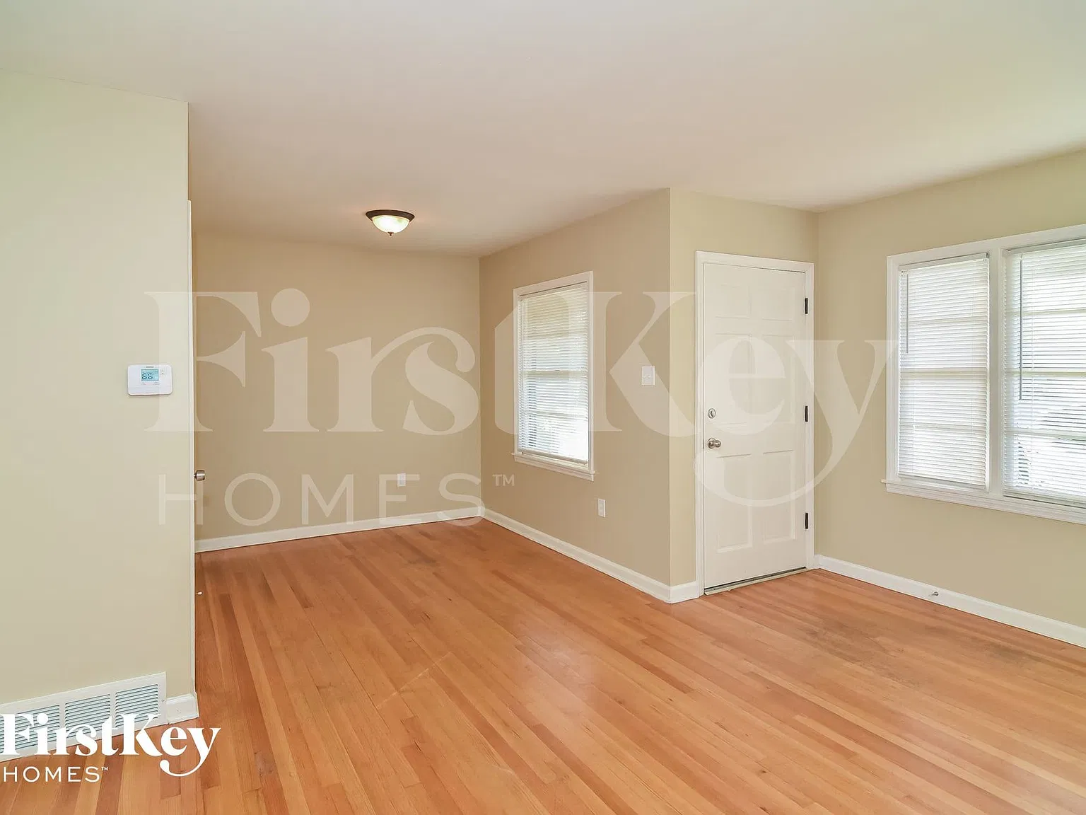 3 bed, 1.0 bath, 1258 sqft, $1,575 — Photo 2