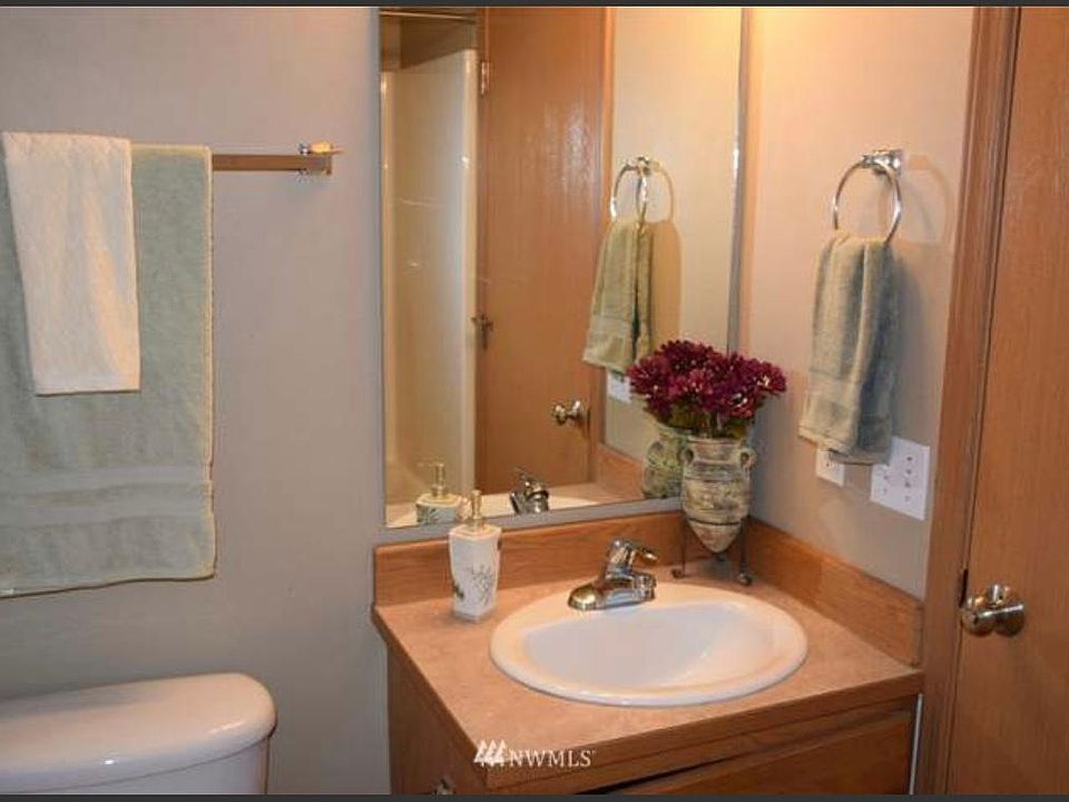 2nd image of 2209 N Cobblefield St