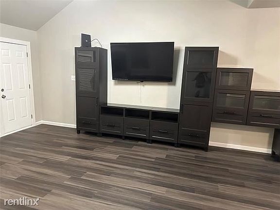 4th image of 1423 Ross Dr