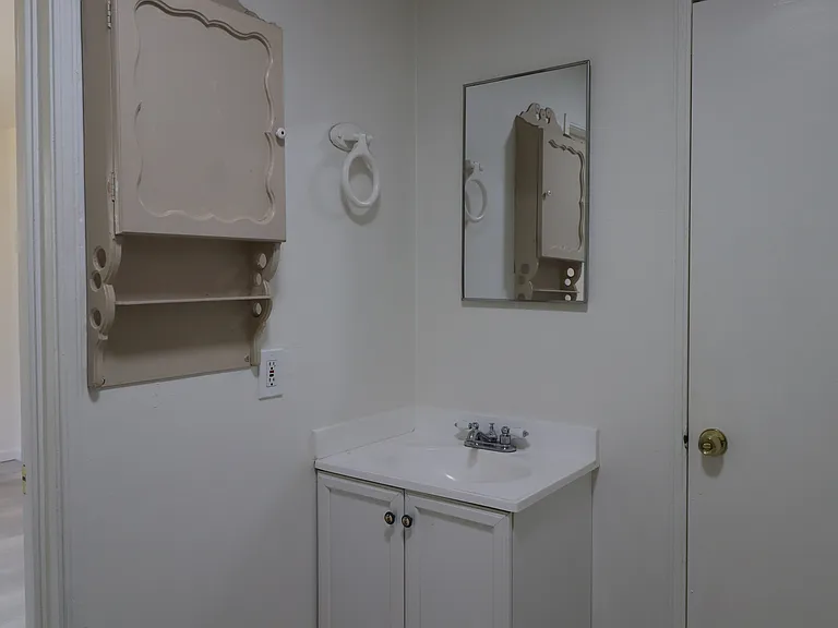 116 S Halcyon Rd — Photo 14