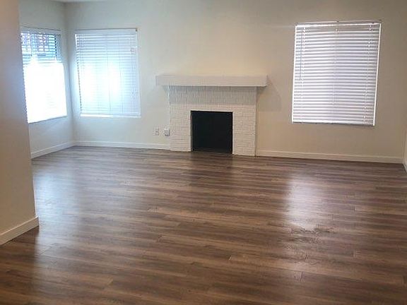LIVING ROOM WITH FAUX FIREPLACE