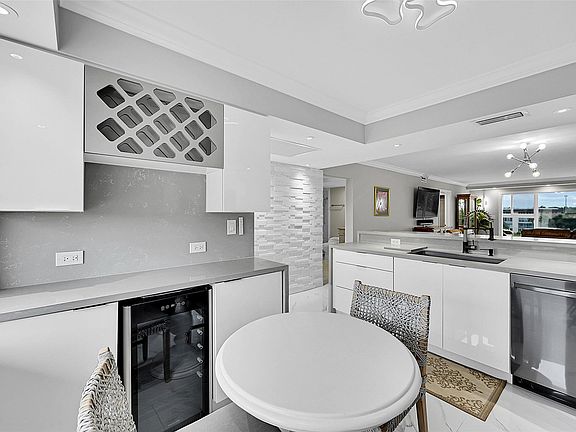 2nd image of 3502 Bimini Lane #E4