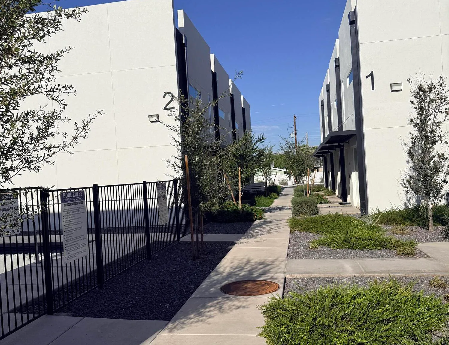2 bed, 2.5 bath, 1100 sqft, $2,500 — Photo 2