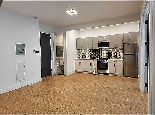 1st image of 160 Erasmus St #3D