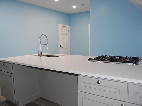 4th image of 140 Stratford Ave #6
