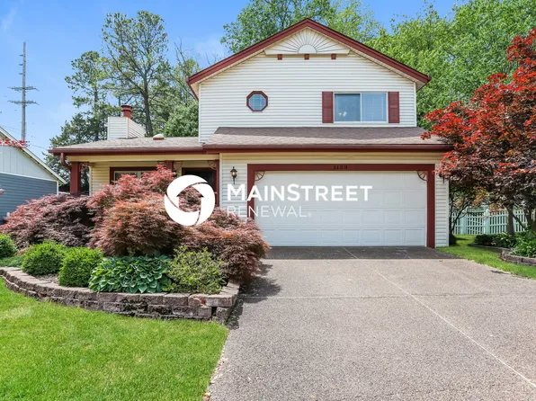 1133 Treetop Village Dr, Ballwin, MO 63021
