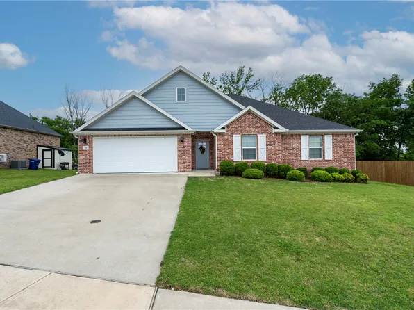 906 E Fallon St, Siloam Springs, AR 72761