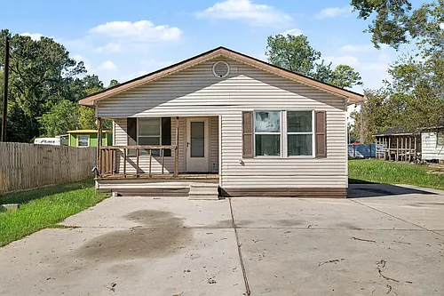 12215 Myrtle Ave Photo 1