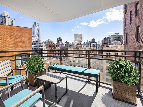 2nd image of 111 E 85th St APT 11G