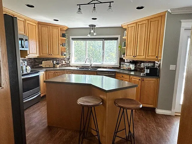 5 bed, 3.5 bath, 3100 sqft, $4,499 — Photo 4