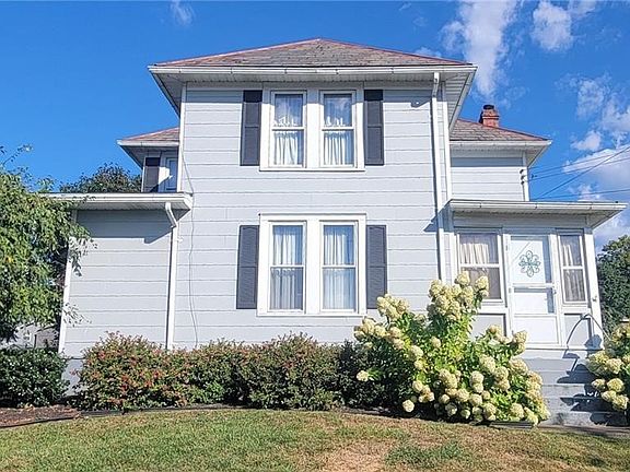 3rd image of 500 Applegate Dr