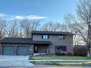 1511 Pebble Beach Rd, Mitchell, SD 57301