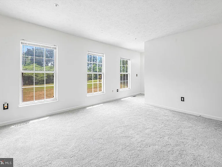 11304 Southlakes Dr — Photo 16